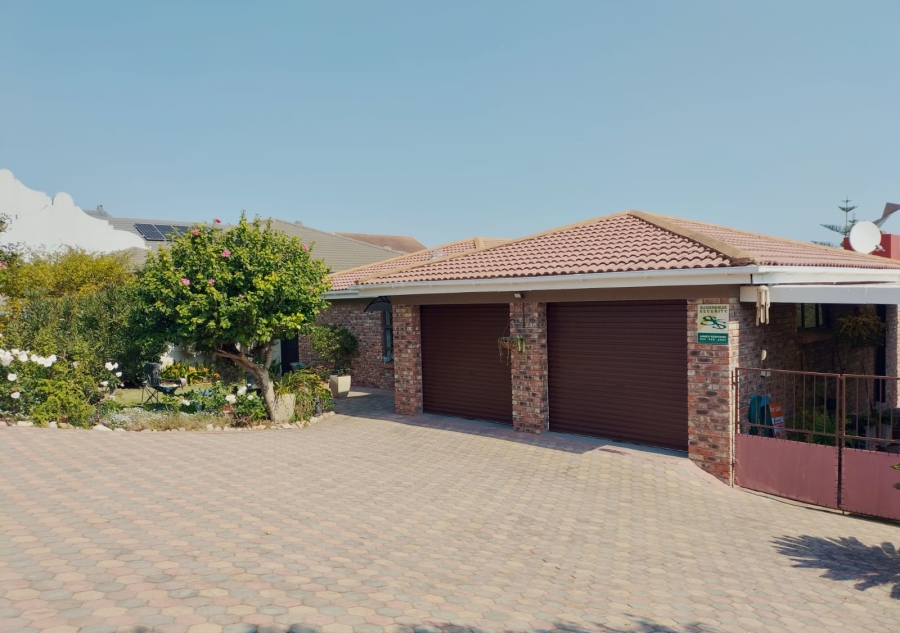 3 Bedroom Property for Sale in Fraaiuitsig Western Cape
